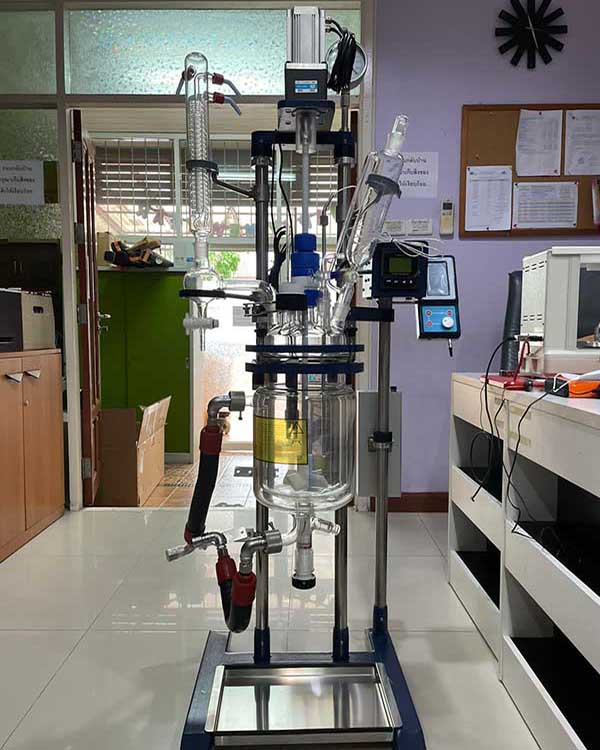 玻璃反應(yīng)釜不能與哪些介質(zhì)和物料接觸？怎么清洗？