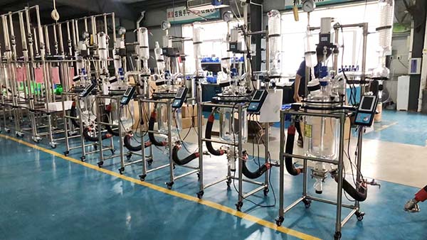 實(shí)驗(yàn)室臺(tái)式玻璃反應(yīng)釜特點(diǎn)